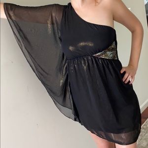 ♥️As u wish black with gold metallic one shoulder